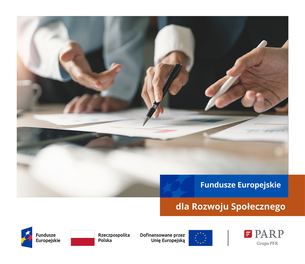 Fundusze Europejskie dla Rozwoju Społecznego - zdjęcie przedstawiające ludzkie dłonie